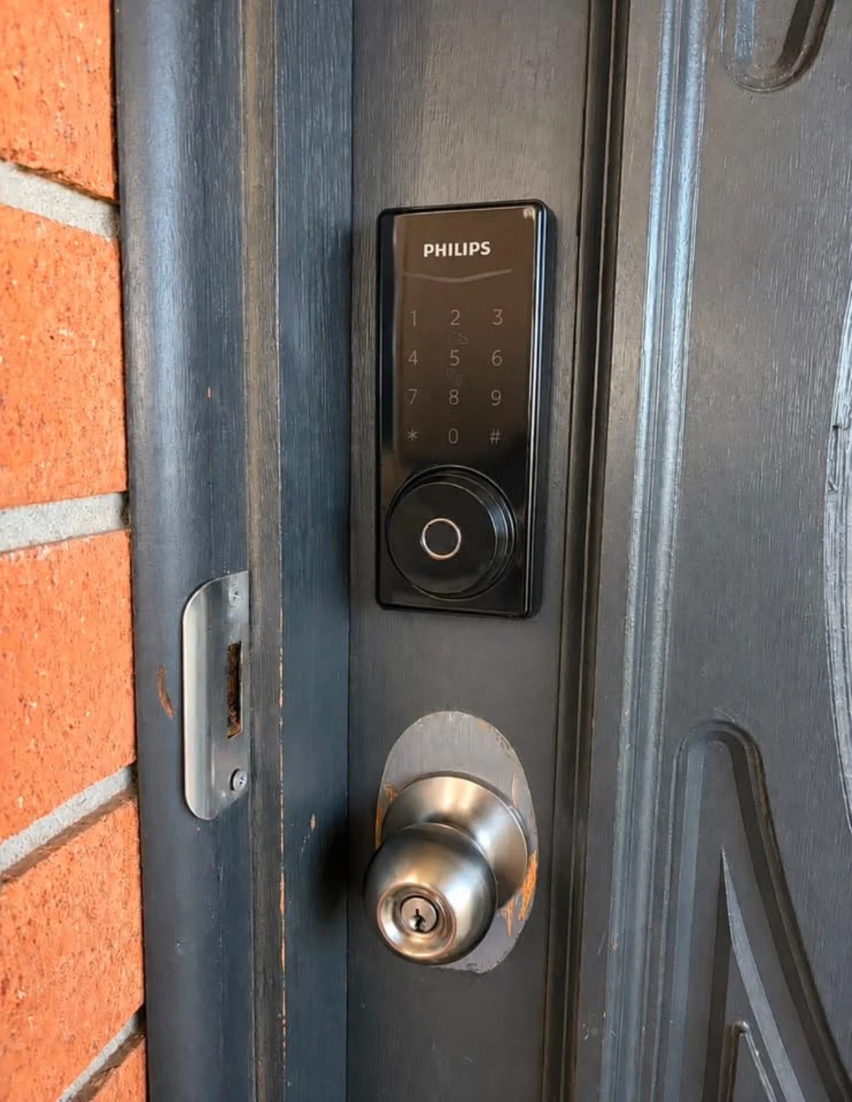 Philips keypad lock fitted above an existing door knob